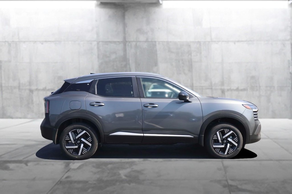 Nissan Kicks Vehicle Image 05