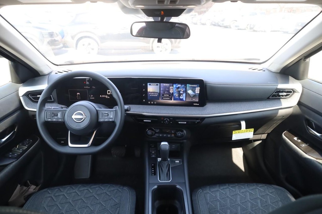 Nissan Kicks Vehicle Image 07