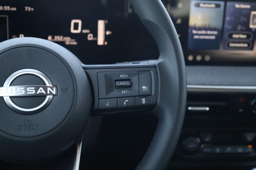 Nissan Kicks Vehicle Image 09