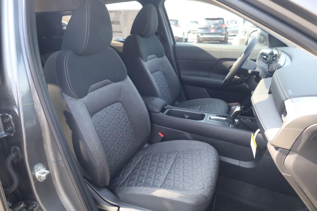 Nissan Kicks Vehicle Image 21