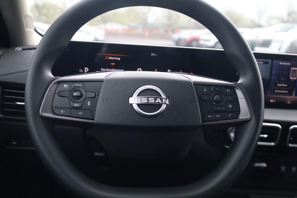 Nissan Sentra Vehicle Image 08