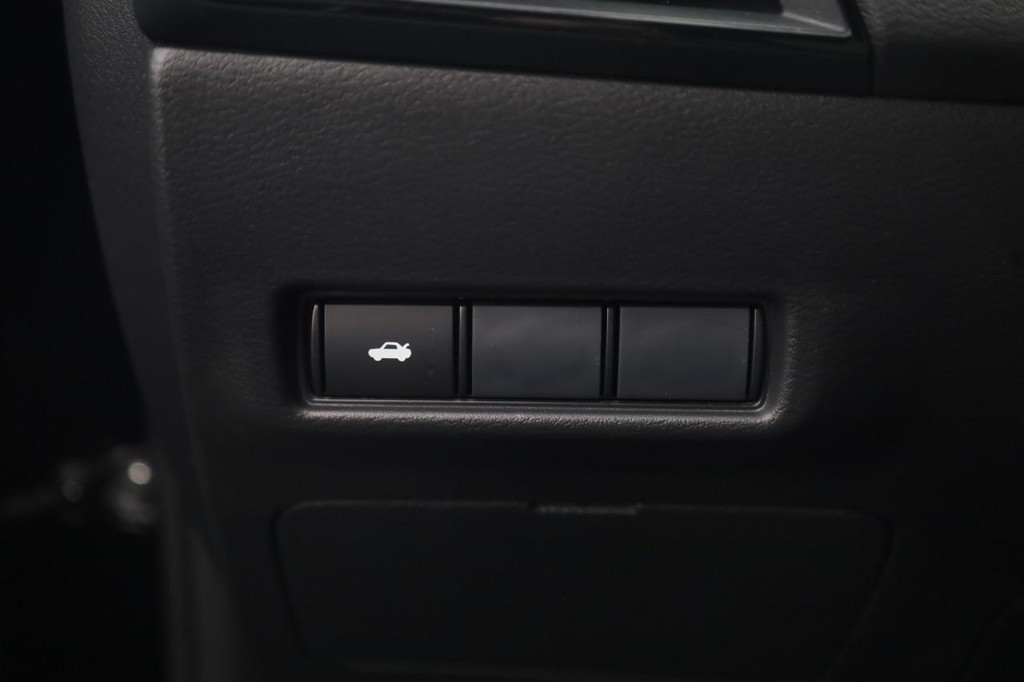 Nissan Sentra Vehicle Image 13