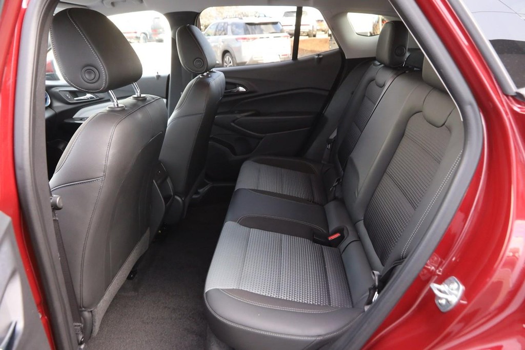 Chevrolet Trax Vehicle Full-screen Gallery Image 09