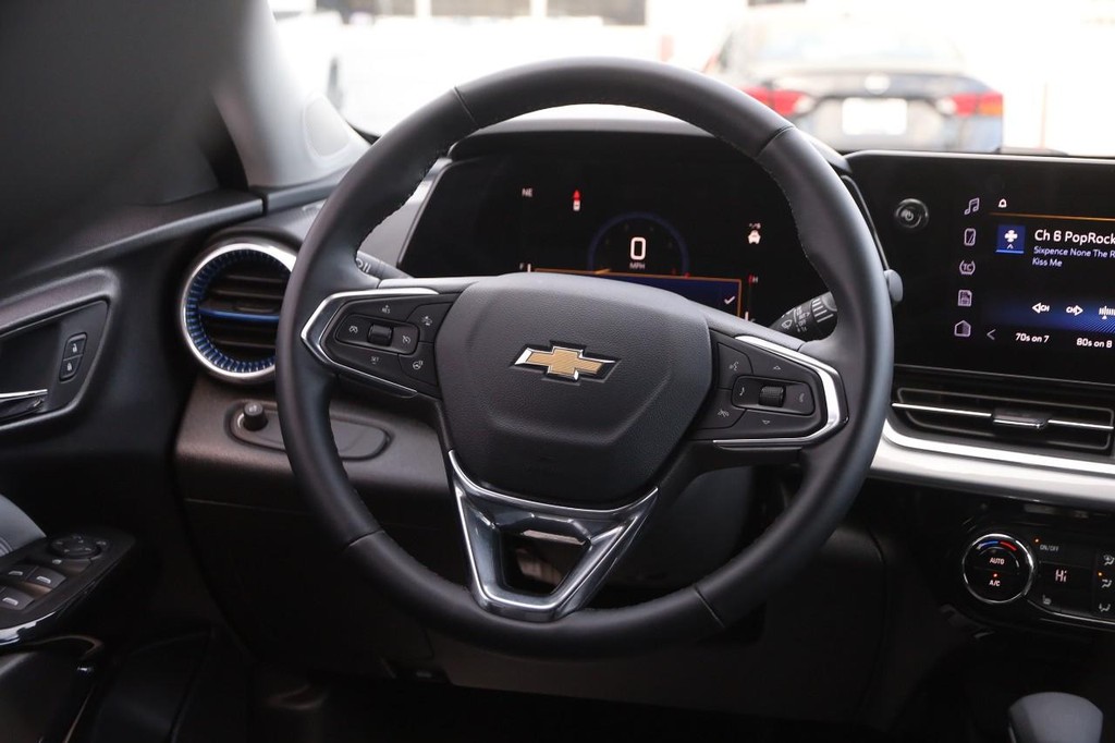 Chevrolet Trax Vehicle Full-screen Gallery Image 21