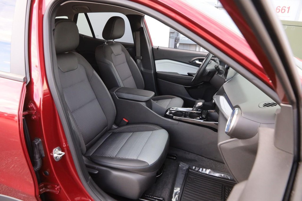 Chevrolet Trax Vehicle Full-screen Gallery Image 24