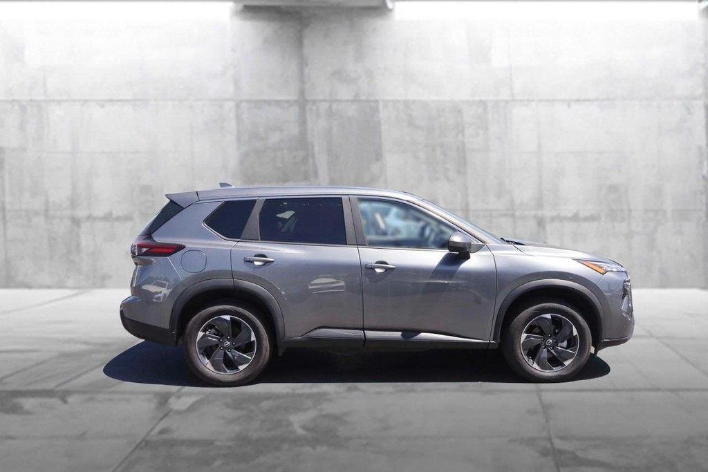 Nissan Rogue Vehicle Full-screen Gallery Image 5