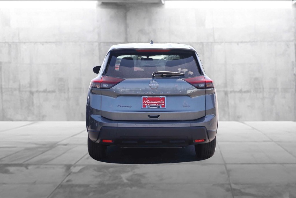 Nissan Rogue Vehicle Full-screen Gallery Image 6