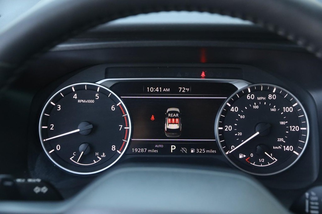 Nissan Rogue Vehicle Full-screen Gallery Image 14