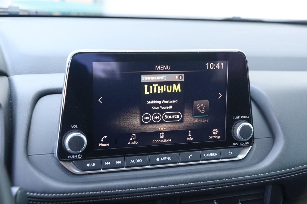 Nissan Rogue Vehicle Full-screen Gallery Image 17