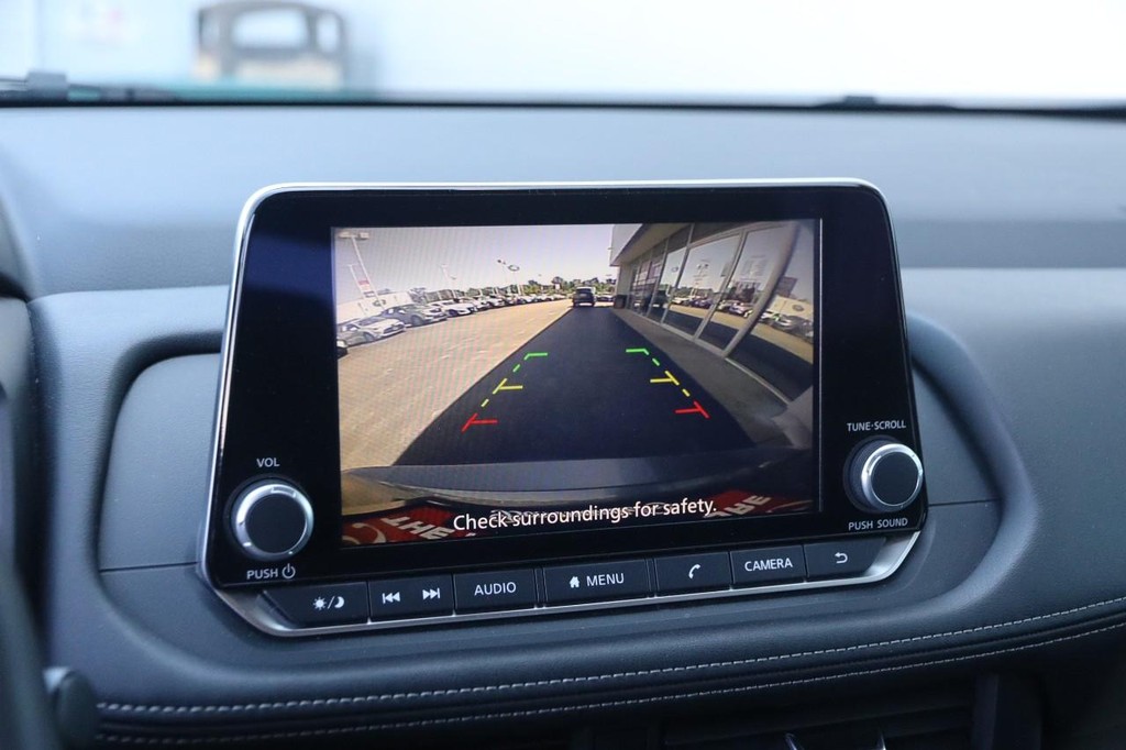 Nissan Rogue Vehicle Full-screen Gallery Image 18