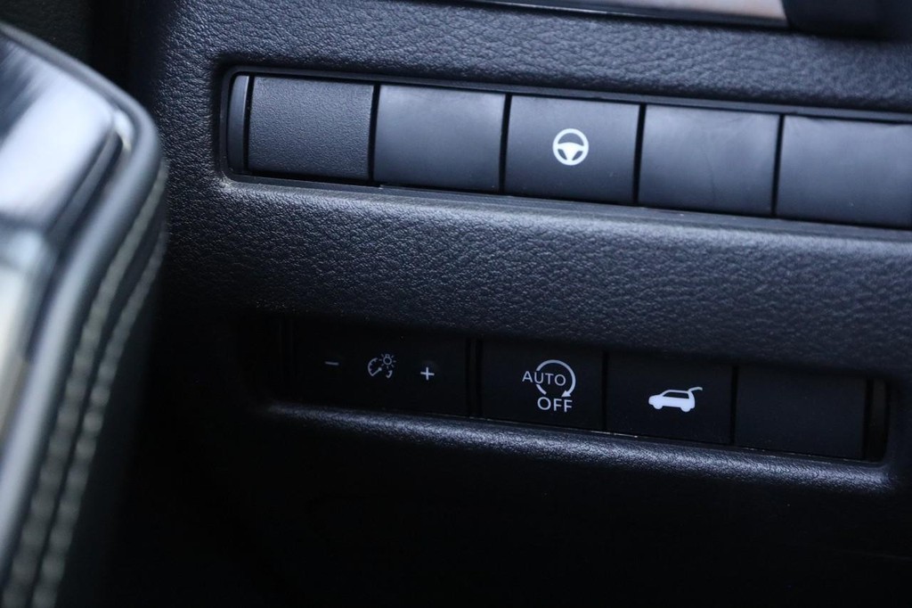Nissan Rogue Vehicle Full-screen Gallery Image 21