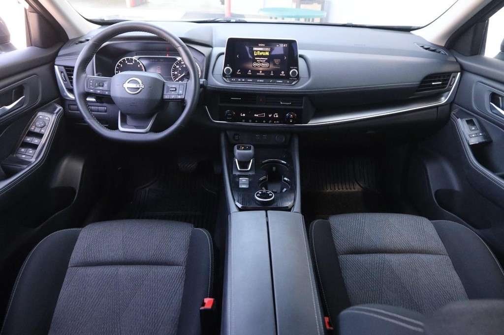 Nissan Rogue Vehicle Full-screen Gallery Image 22