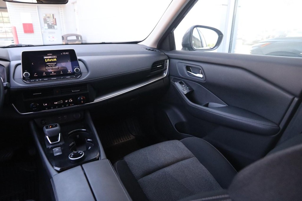 Nissan Rogue Vehicle Full-screen Gallery Image 26