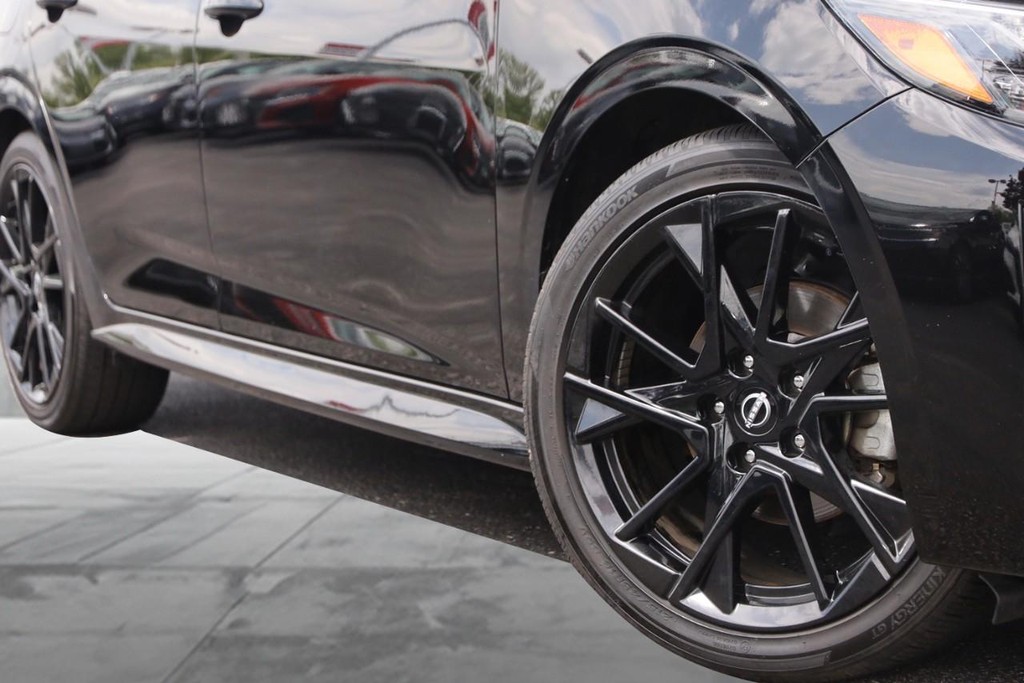 Nissan Sentra Vehicle Full-screen Gallery Image 3