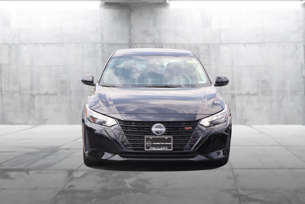 Nissan Sentra Vehicle Full-screen Gallery Image 4