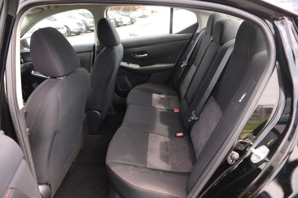 Nissan Sentra Vehicle Full-screen Gallery Image 9