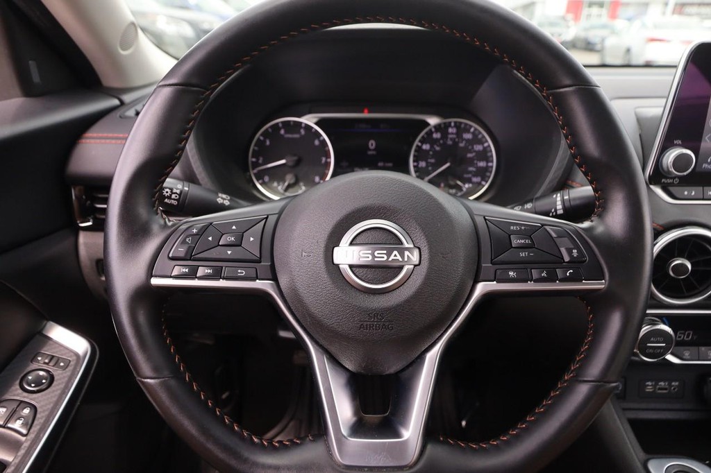 Nissan Sentra Vehicle Full-screen Gallery Image 10