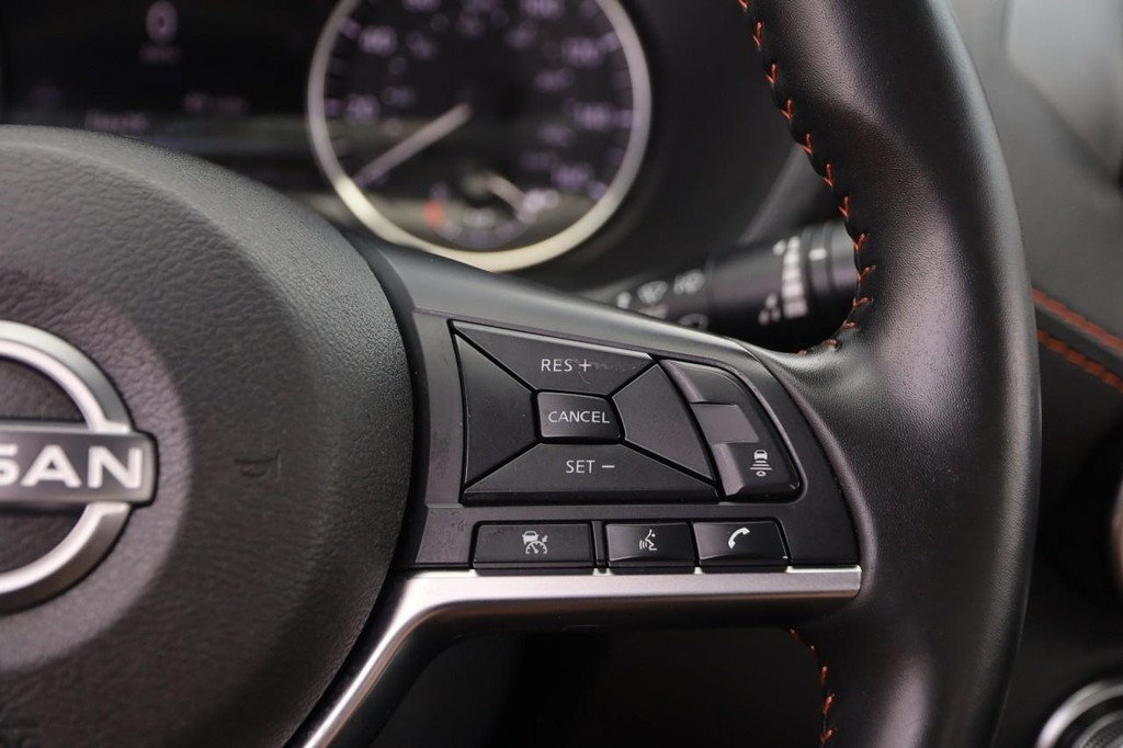 Nissan Sentra Vehicle Full-screen Gallery Image 12