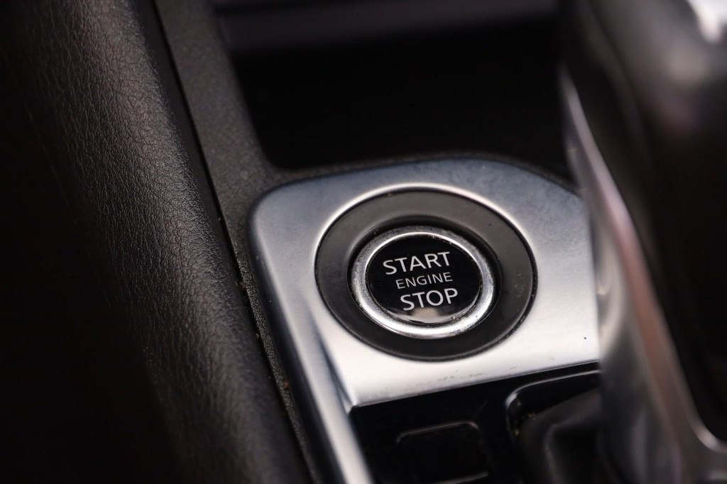 Nissan Sentra Vehicle Full-screen Gallery Image 14