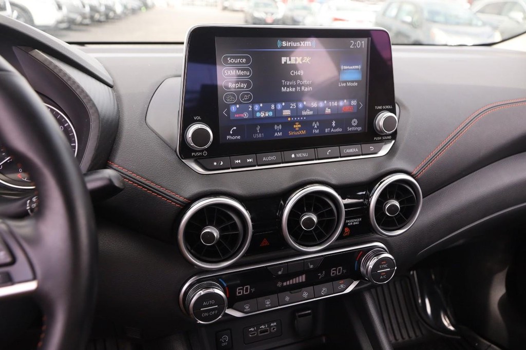 Nissan Sentra Vehicle Full-screen Gallery Image 15