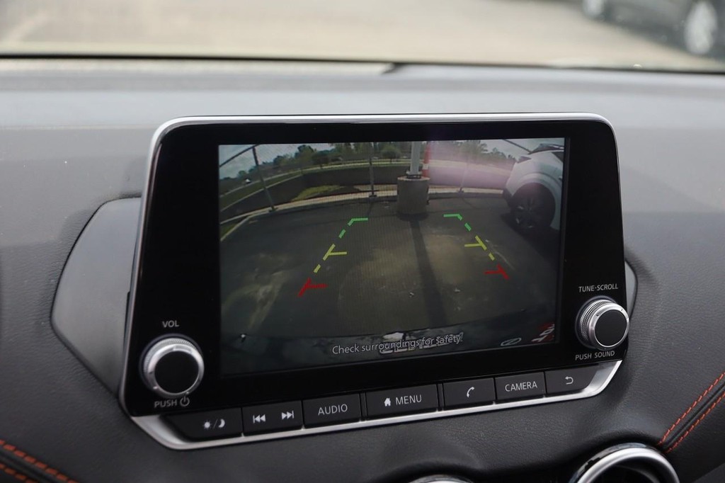 Nissan Sentra Vehicle Full-screen Gallery Image 17