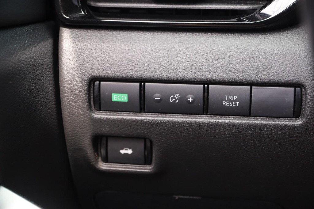 Nissan Sentra Vehicle Full-screen Gallery Image 20