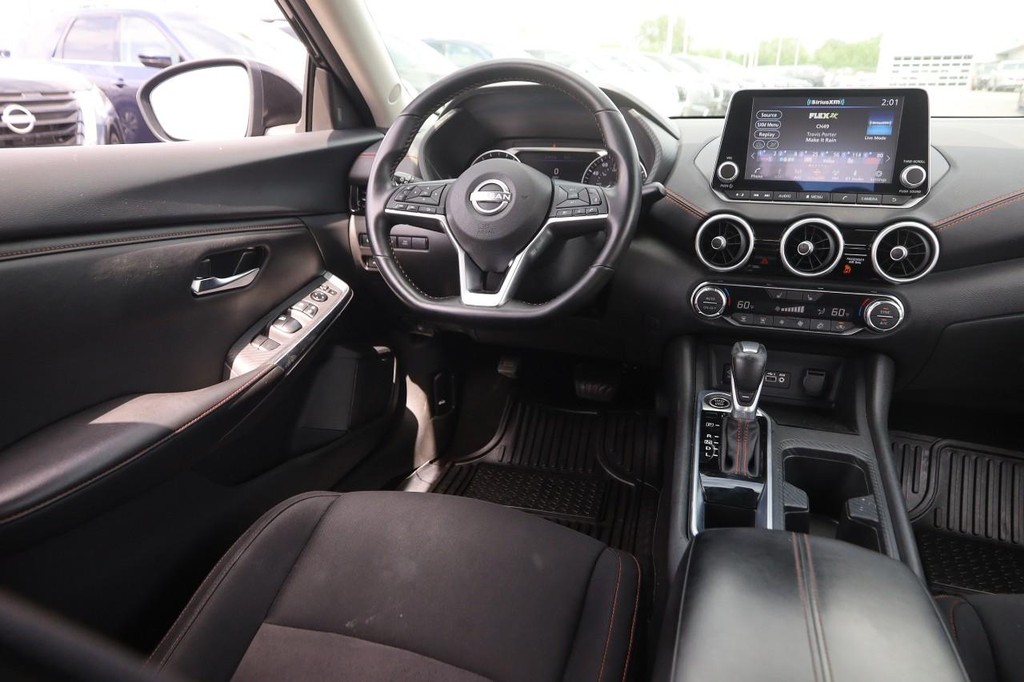 Nissan Sentra Vehicle Full-screen Gallery Image 22