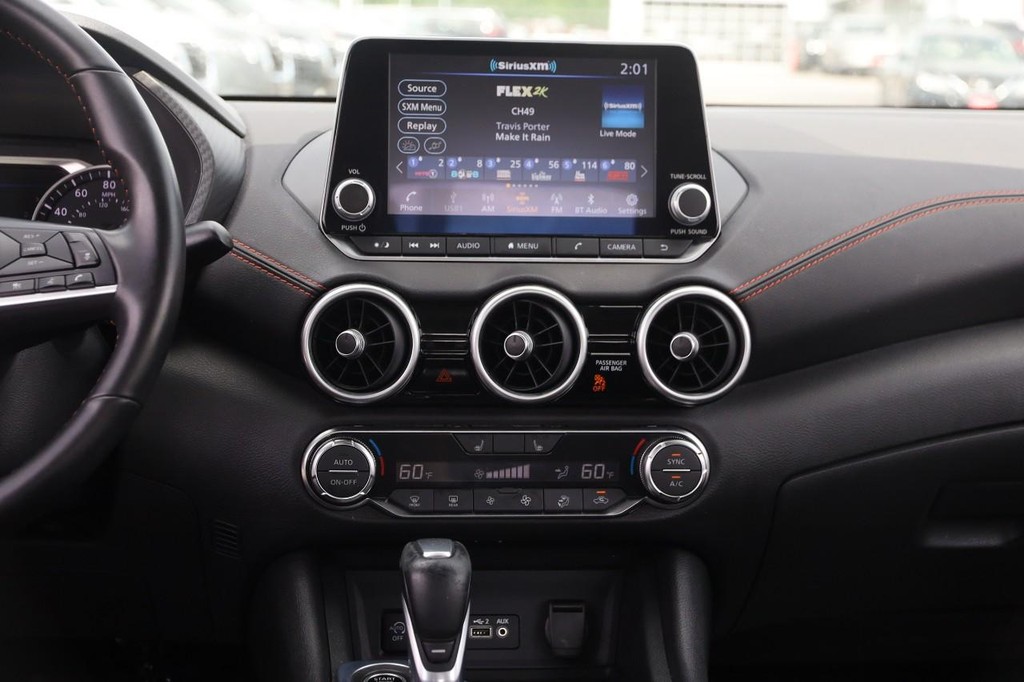 Nissan Sentra Vehicle Full-screen Gallery Image 24