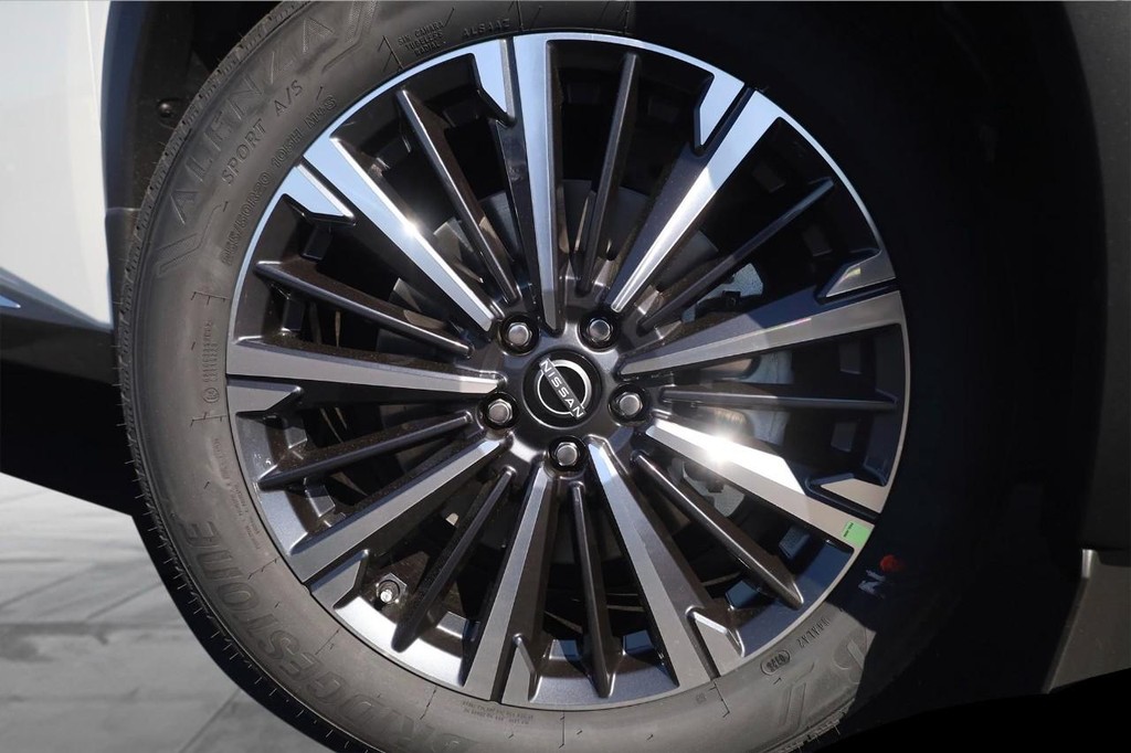 Nissan Pathfinder Vehicle Full-screen Gallery Image 3