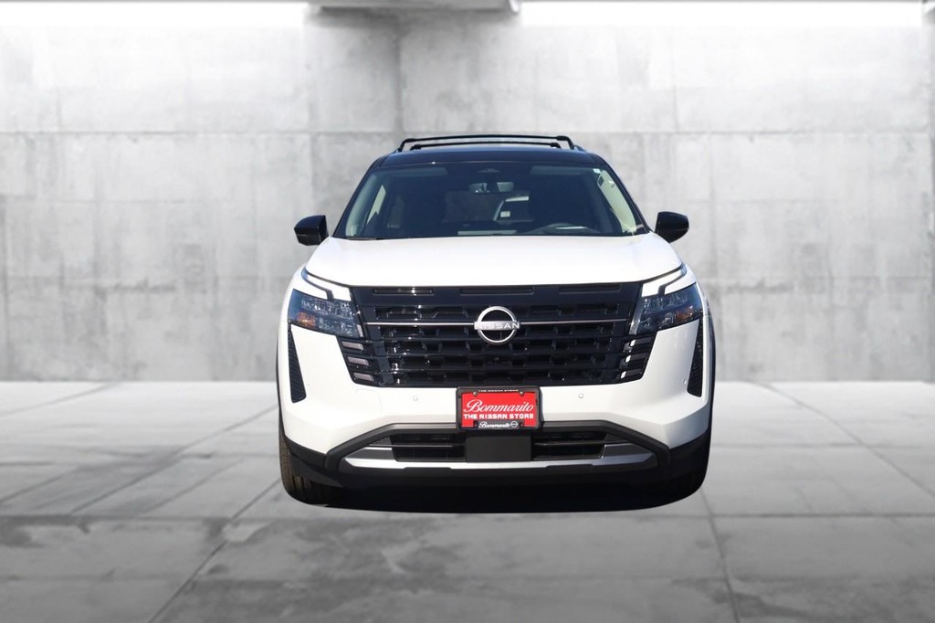 Nissan Pathfinder Vehicle Full-screen Gallery Image 4