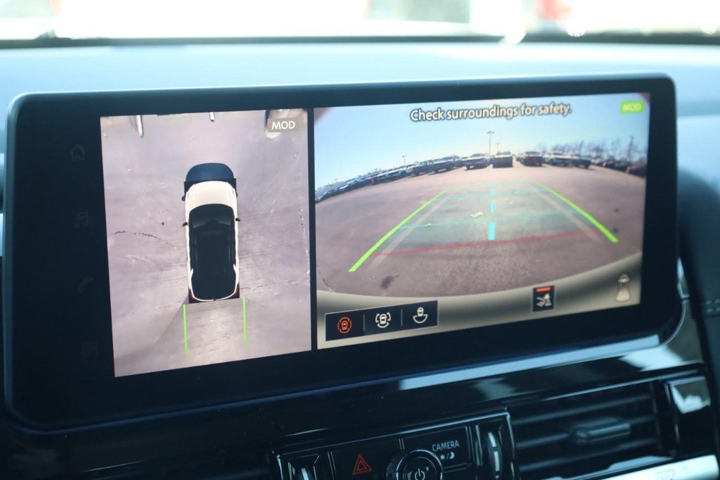 Nissan Pathfinder Vehicle Full-screen Gallery Image 15