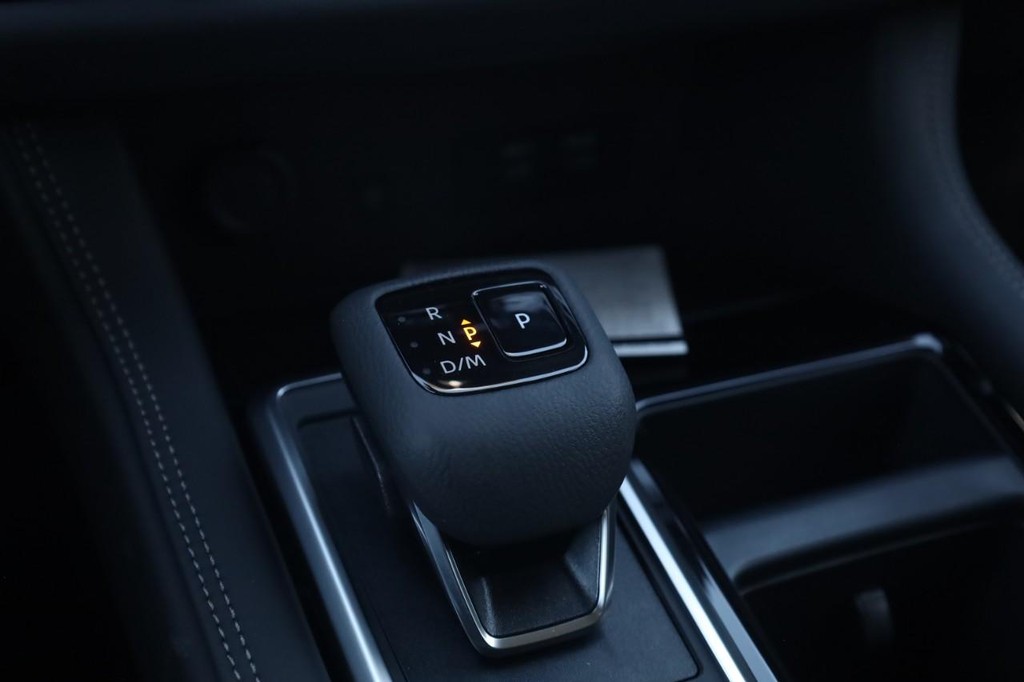 Nissan Pathfinder Vehicle Full-screen Gallery Image 17