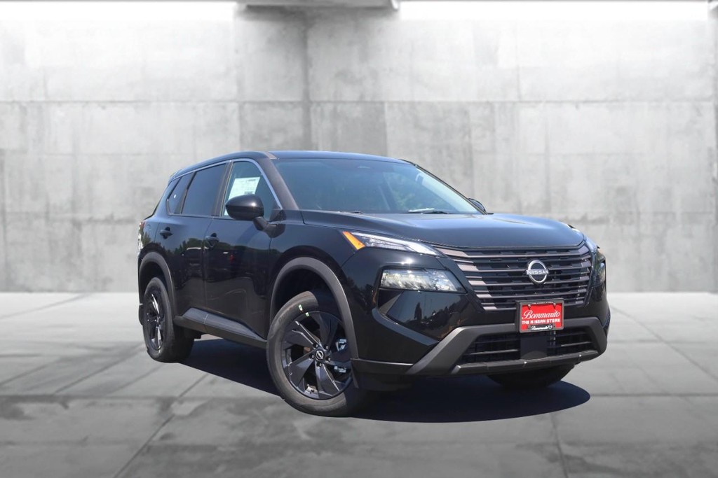 Nissan Rogue Vehicle Full-screen Gallery Image 2