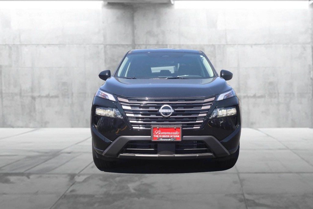 Nissan Rogue Vehicle Full-screen Gallery Image 4