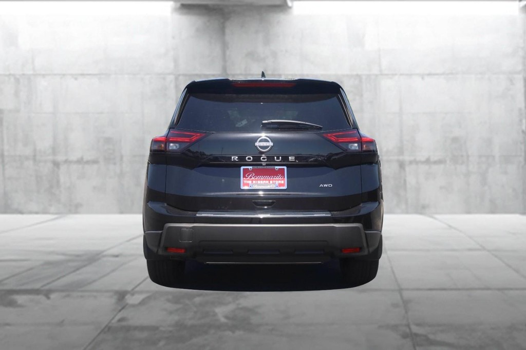 Nissan Rogue Vehicle Full-screen Gallery Image 6