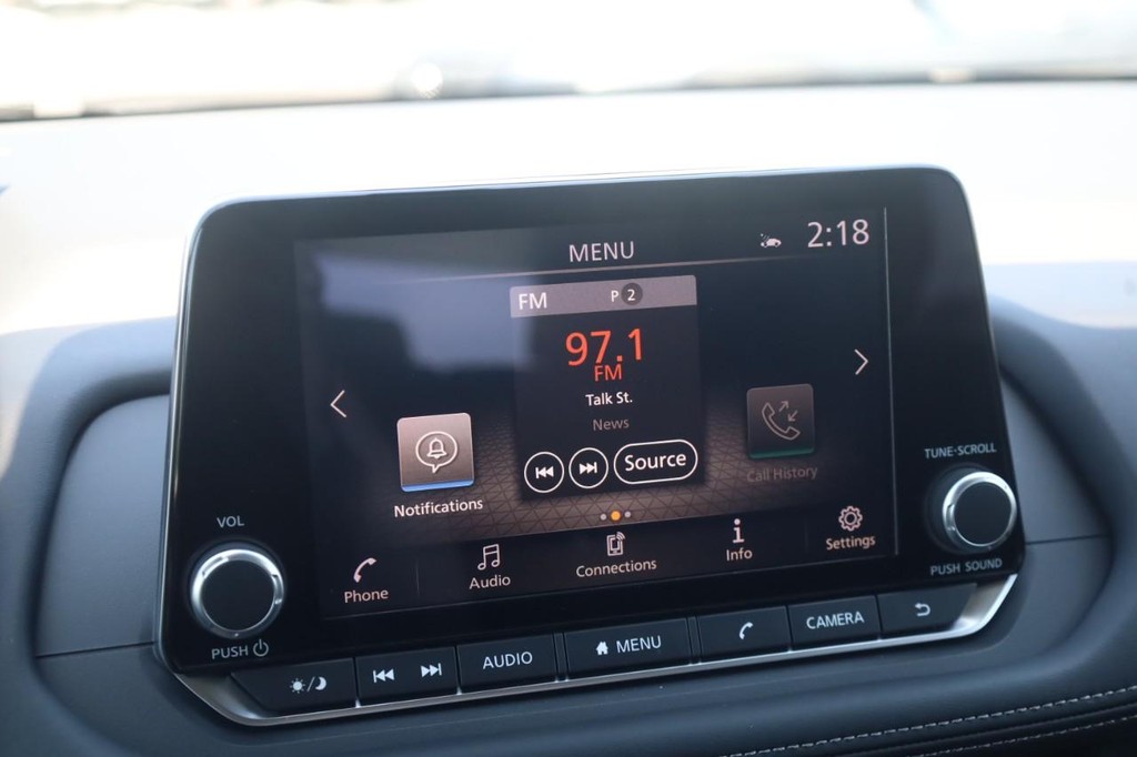 Nissan Rogue Vehicle Full-screen Gallery Image 14