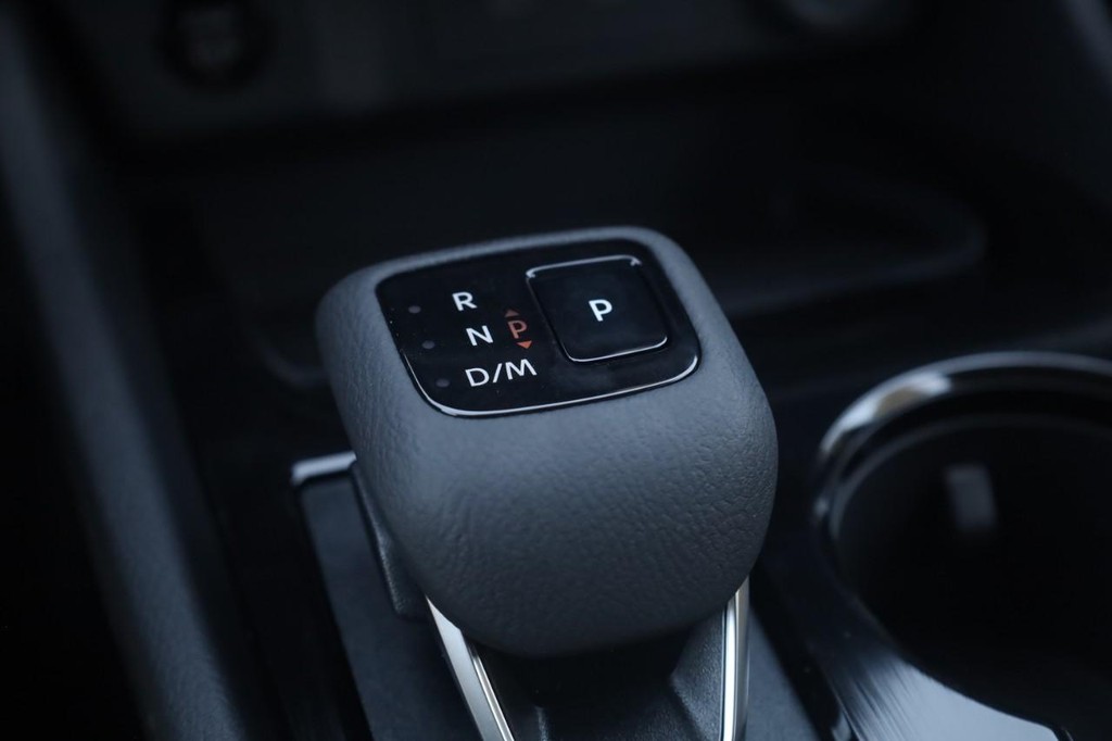 Nissan Rogue Vehicle Full-screen Gallery Image 19