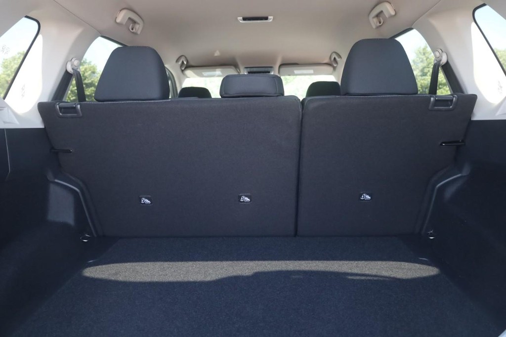 Nissan Rogue Vehicle Full-screen Gallery Image 23