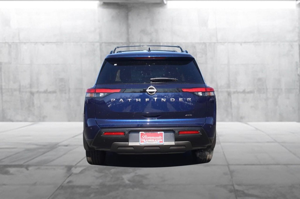 Nissan Pathfinder Vehicle Full-screen Gallery Image 6