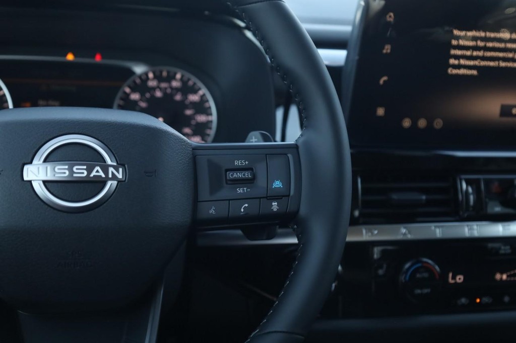 Nissan Pathfinder Vehicle Full-screen Gallery Image 9