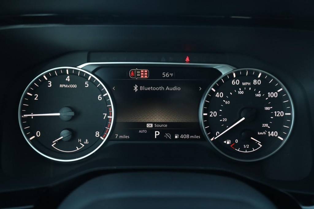 Nissan Pathfinder Vehicle Full-screen Gallery Image 13