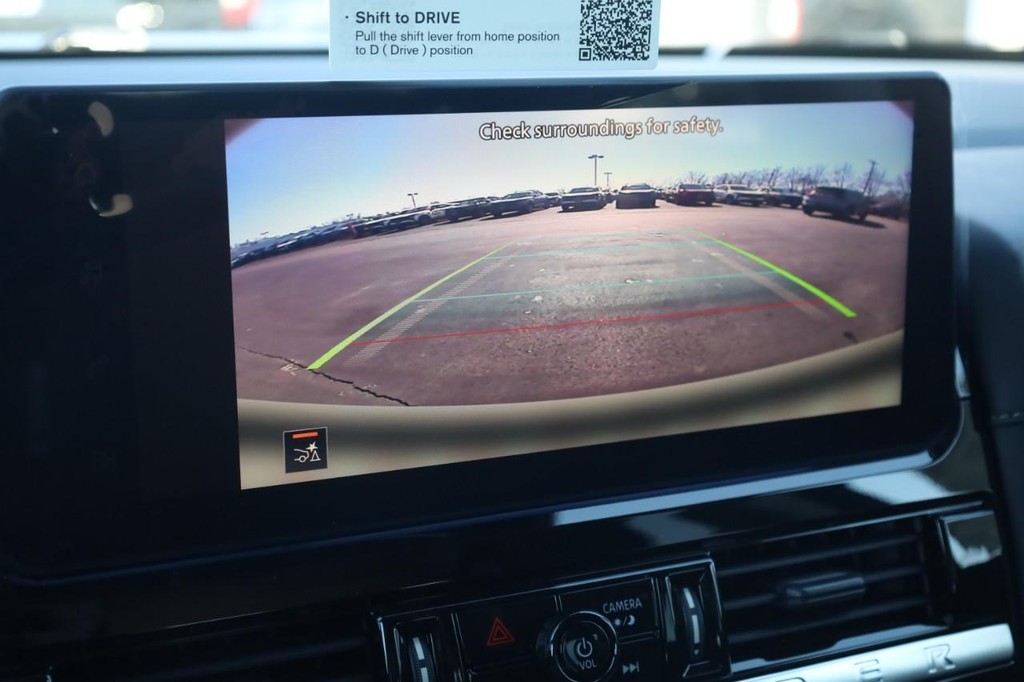 Nissan Pathfinder Vehicle Full-screen Gallery Image 15