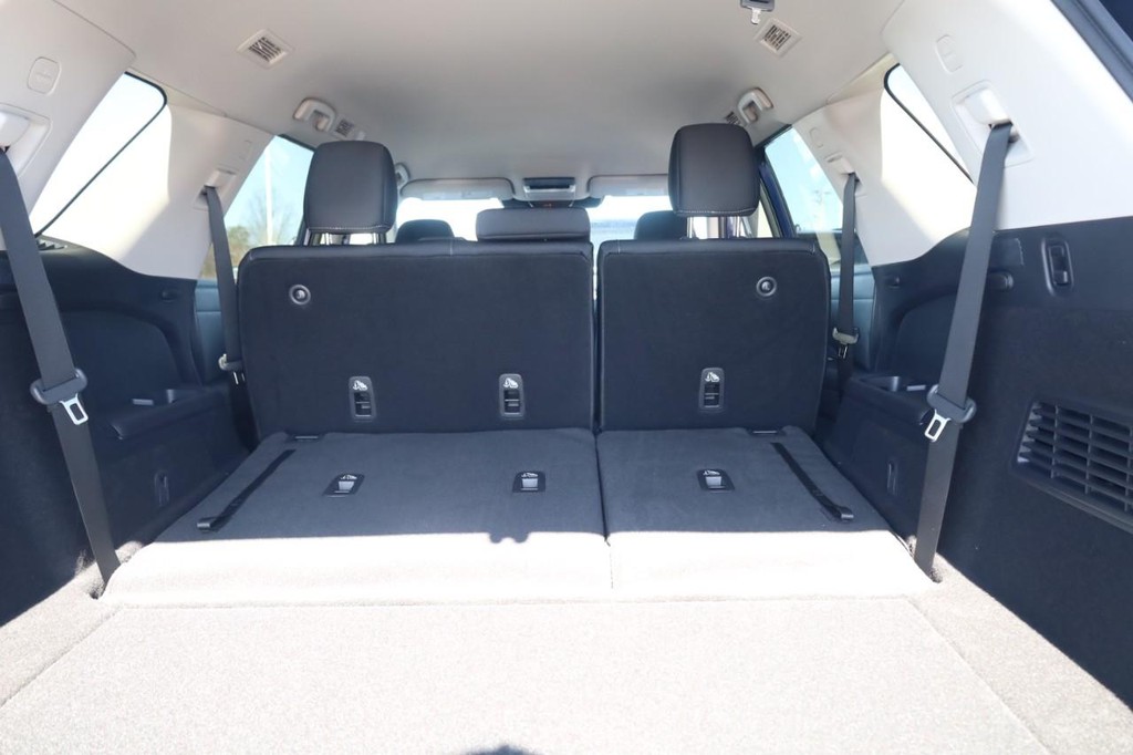 Nissan Pathfinder Vehicle Full-screen Gallery Image 22