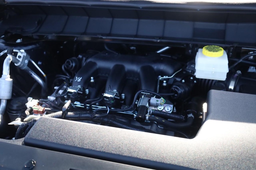 Nissan Pathfinder Vehicle Full-screen Gallery Image 24