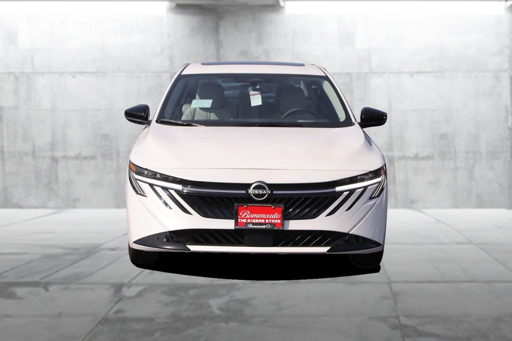 Nissan Sentra Vehicle Full-screen Gallery Image 4