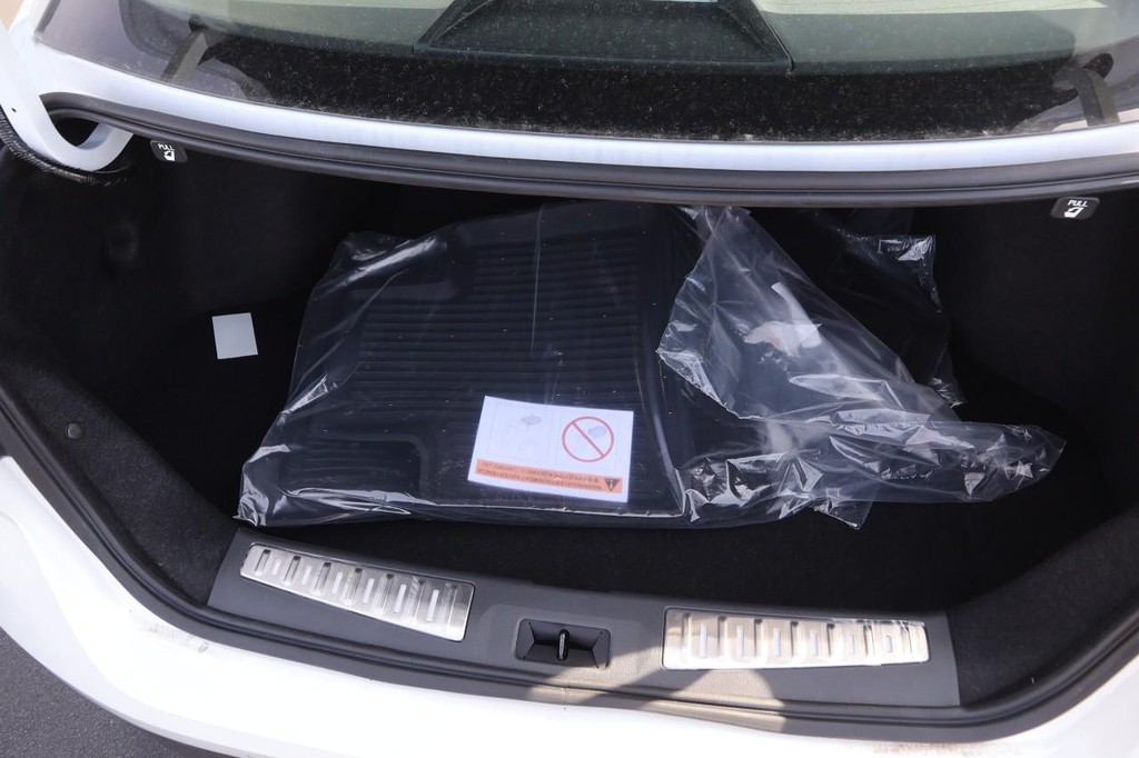 Nissan Sentra Vehicle Full-screen Gallery Image 7