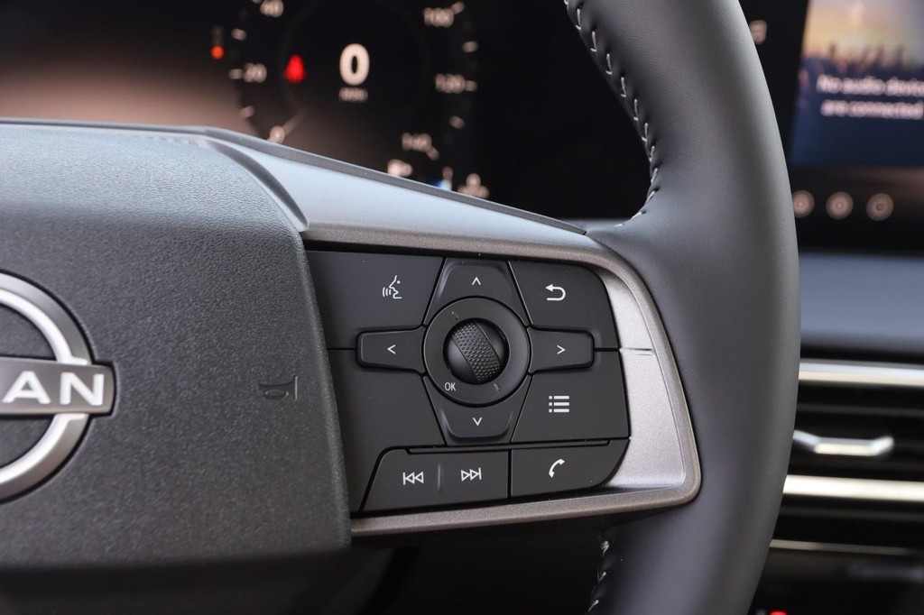 Nissan Sentra Vehicle Full-screen Gallery Image 13