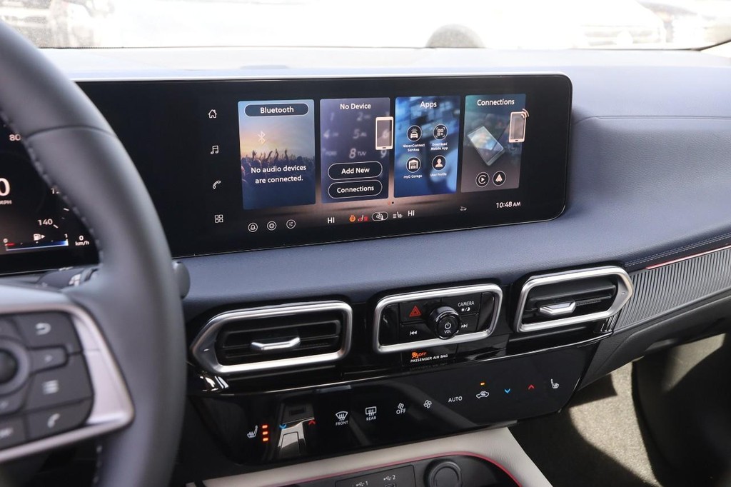 Nissan Sentra Vehicle Full-screen Gallery Image 16