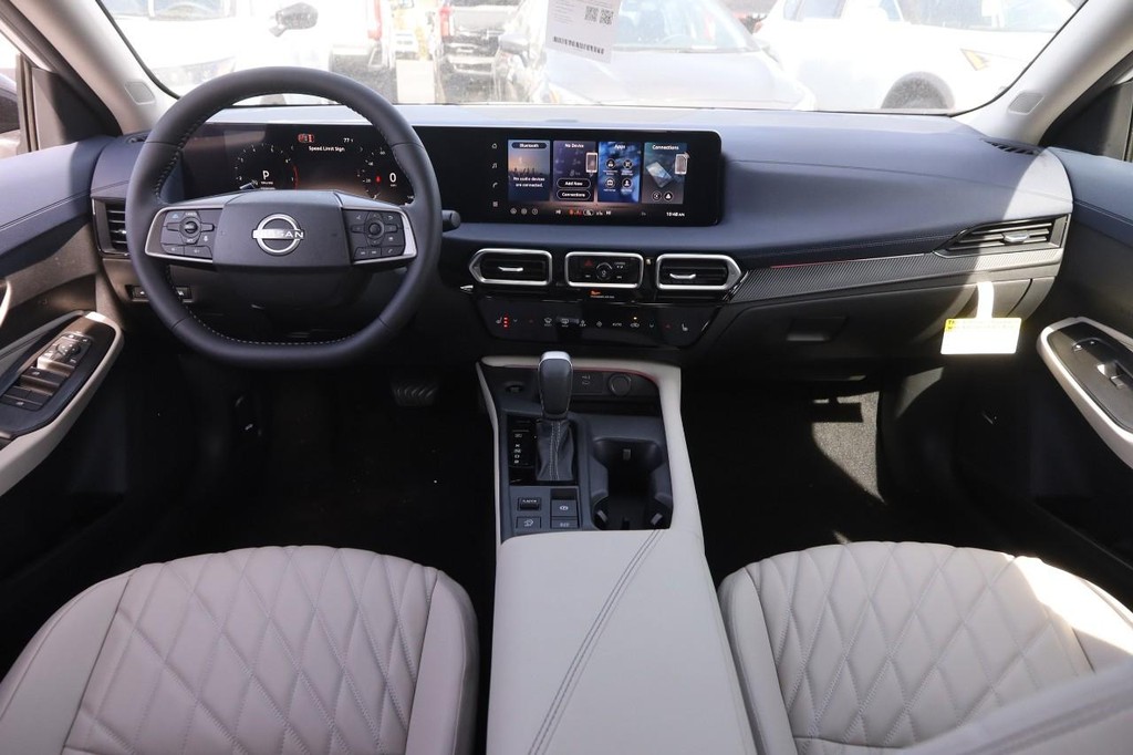 Nissan Sentra Vehicle Full-screen Gallery Image 21