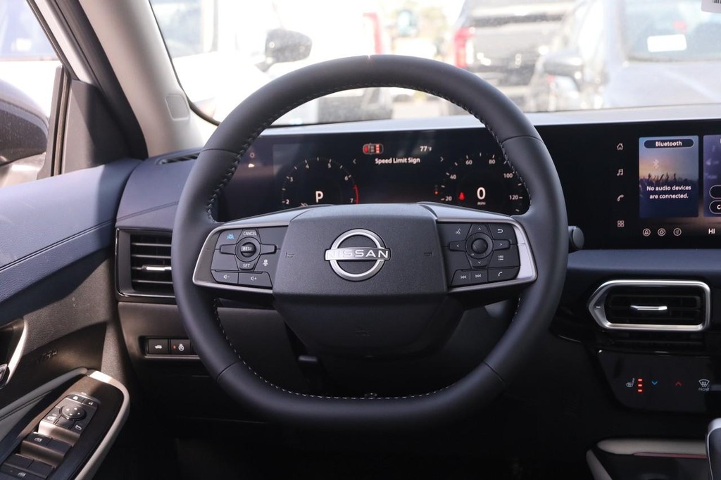 Nissan Sentra Vehicle Full-screen Gallery Image 23